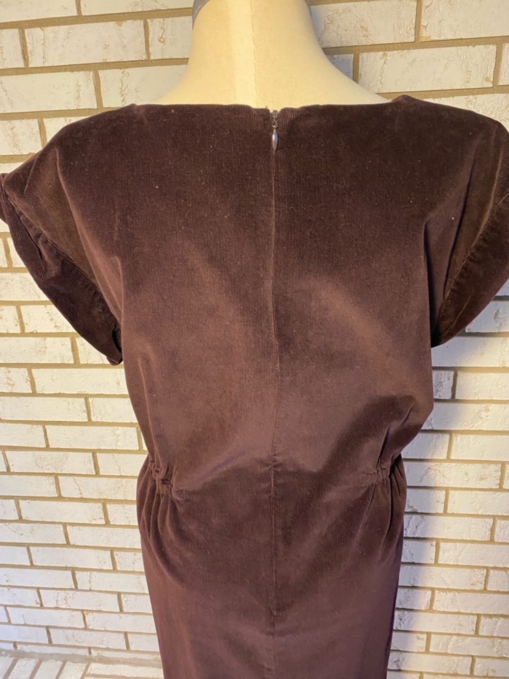 Classic Short-Sleeve Velvet Dress in Deep Plum - Picture 5 of 6